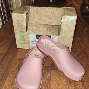 Gardening Slip-On Mules in Pink with Floral Insole